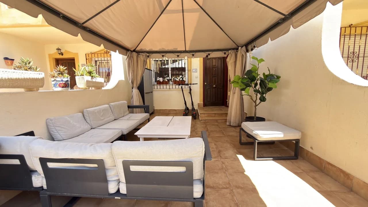 Townhouse de 3 dormitorios en venta en La Zenia, Alicante - Image 5