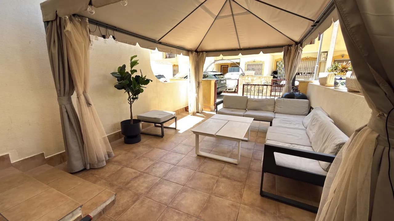 Townhouse de 3 dormitorios en venta en La Zenia, Alicante - Image 7