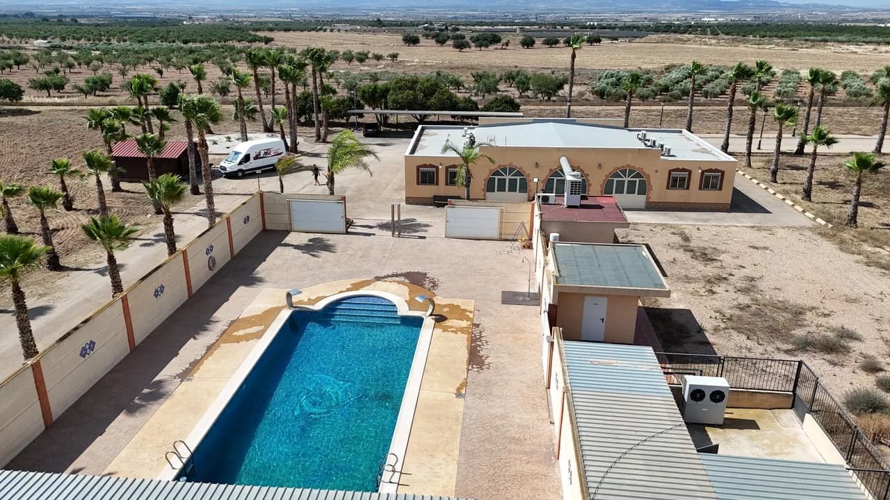 Villa de 6 dormitorios en venta en Fuente-Alamo de Murcia, Murcia - Image 2
