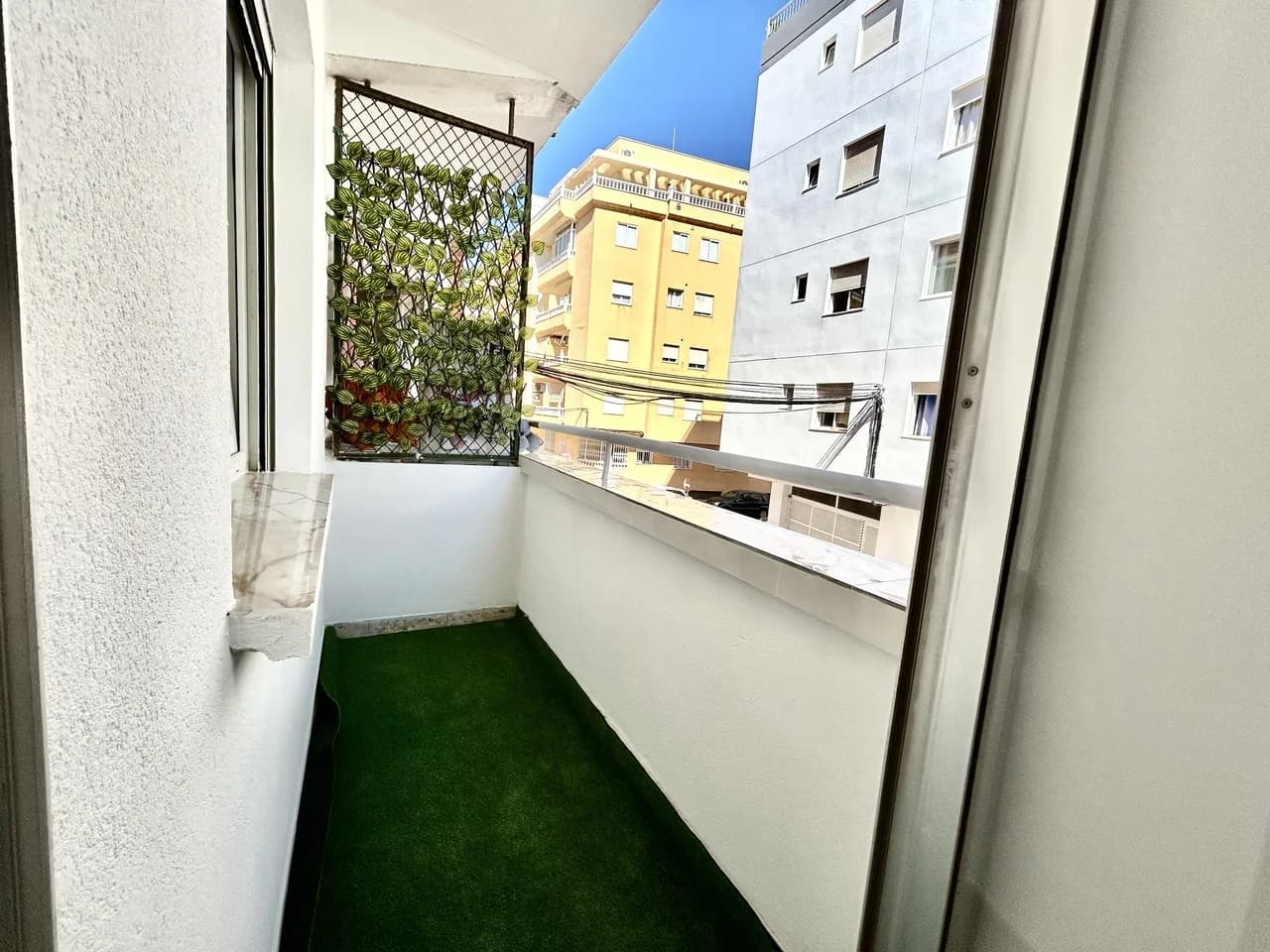 Apartment de 3 dormitorios en venta en Torrevieja, Alicante - Image 2
