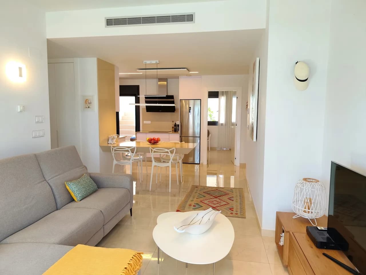 Villa de 3 dormitorios en venta en San Miguel de Salinas, Alicante - Image 3