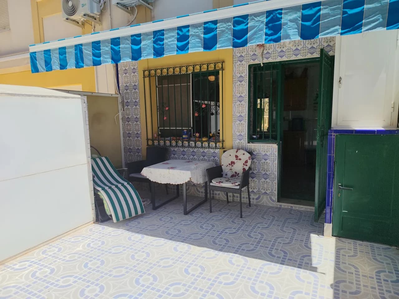 Townhouse de 3 dormitorios en venta en La Zenia, Alicante - Image 2