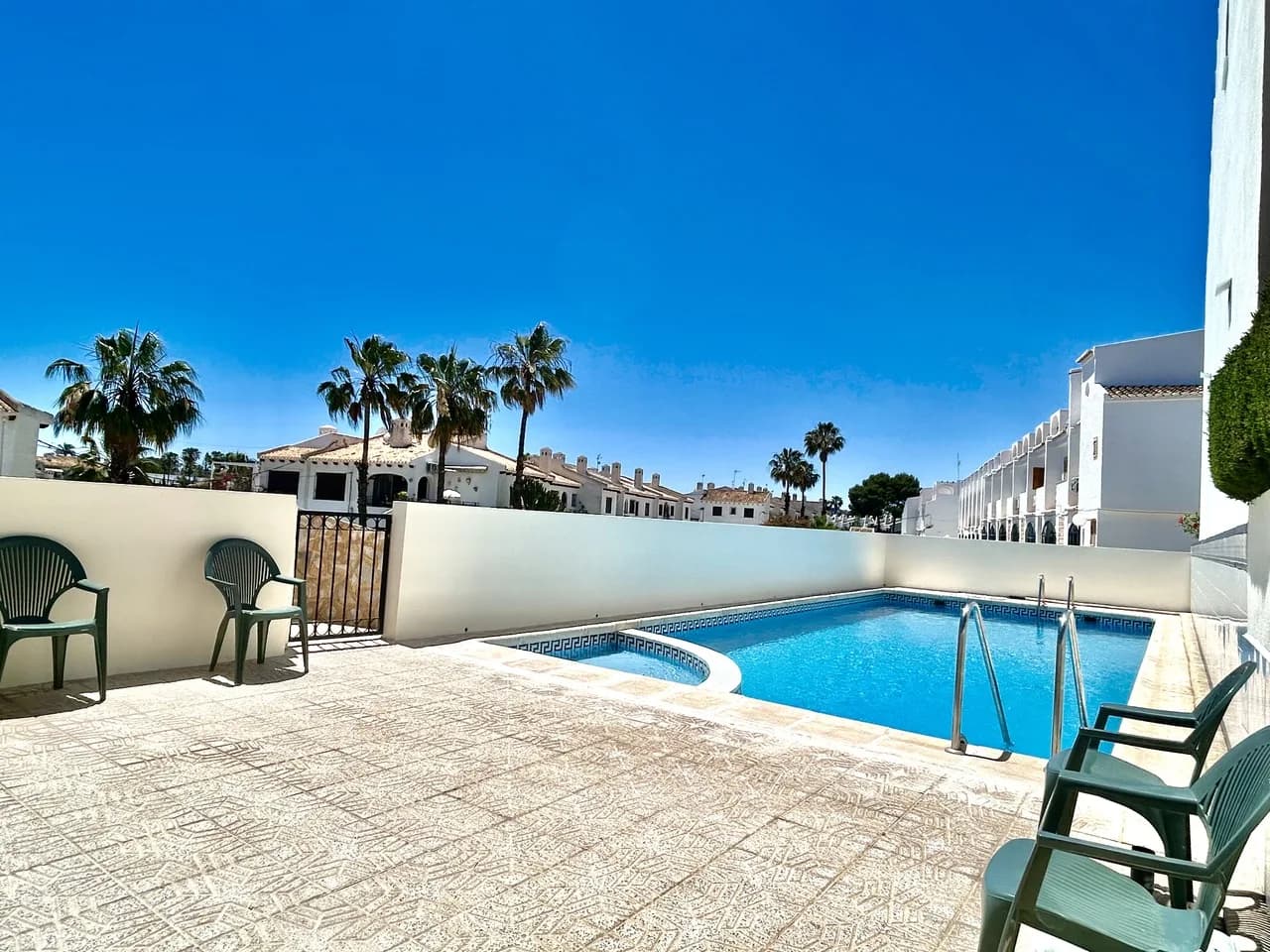 Townhouse de 3 dormitorios en venta en La Zenia, Alicante - Image 4