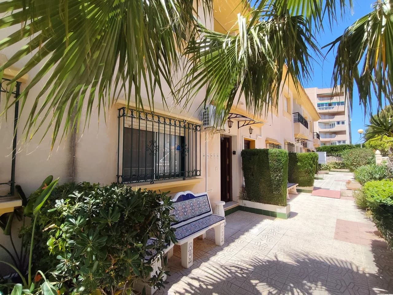 Townhouse de 3 dormitorios en venta en La Zenia, Alicante - Image 5