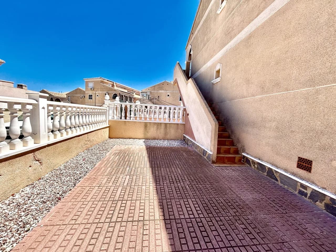 Villa de 2 dormitorios en venta en La Zenia, Alicante - Image 4