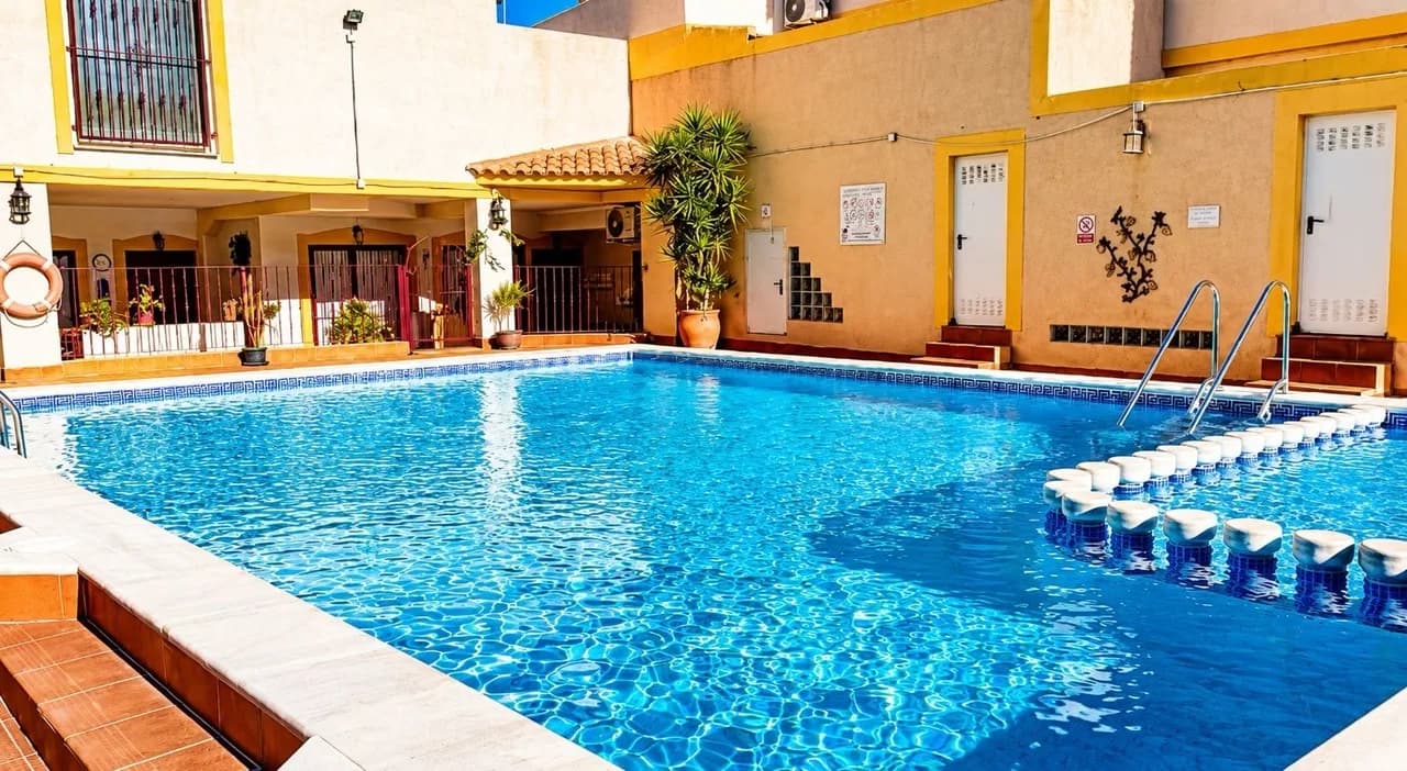 Apartment de 2 dormitorios en venta en La Zenia, Alicante - Image 4