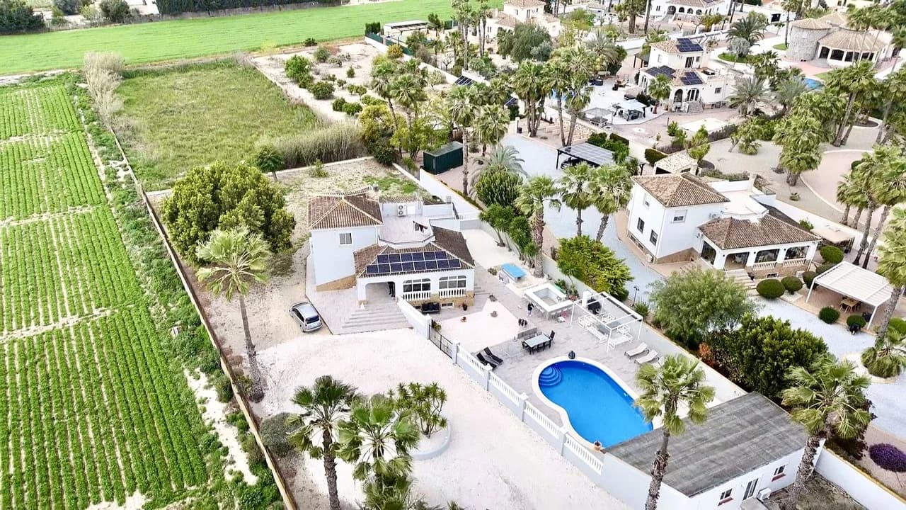 Villa de 4 dormitorios en venta en Catral, Alicante - Image 3