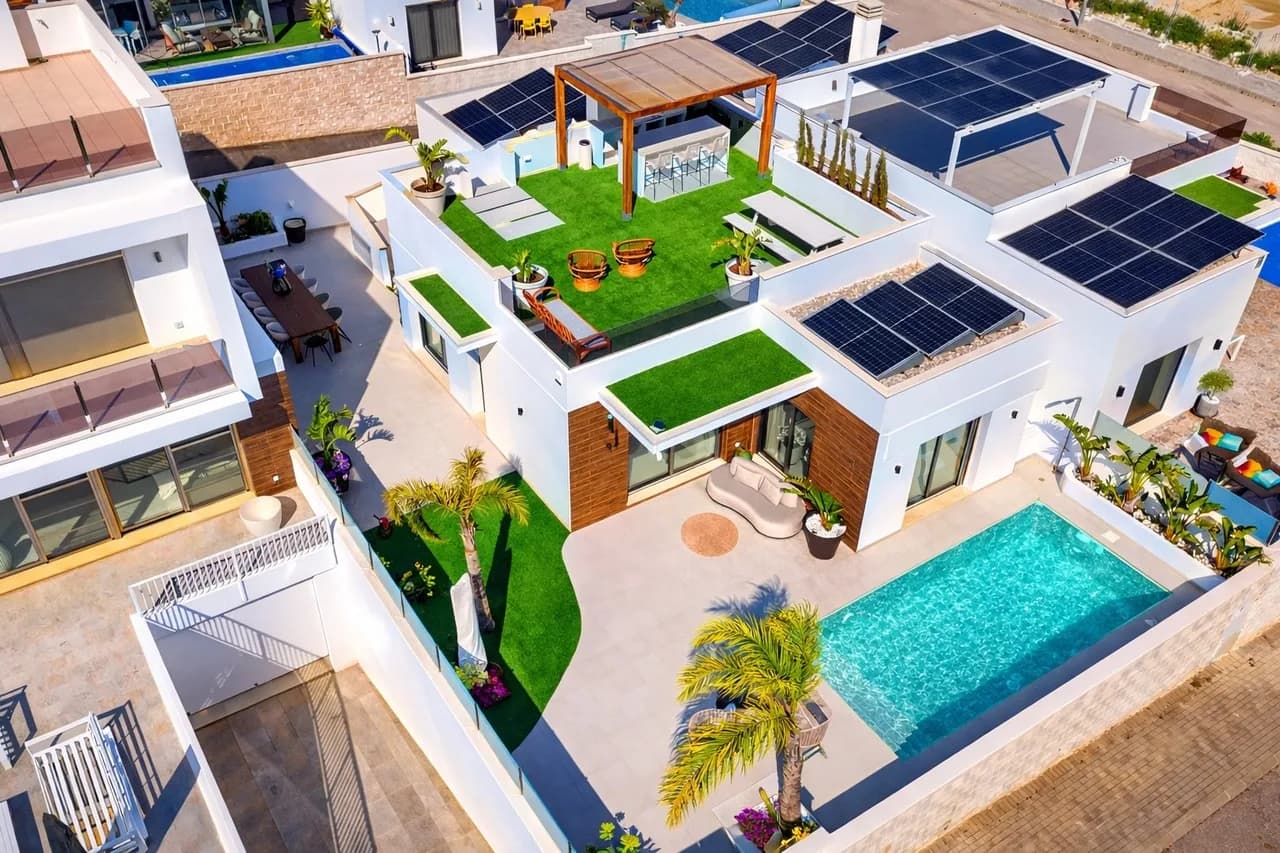 Villa de 4 dormitorios en venta en San Miguel de Salinas, Alicante - Image 2