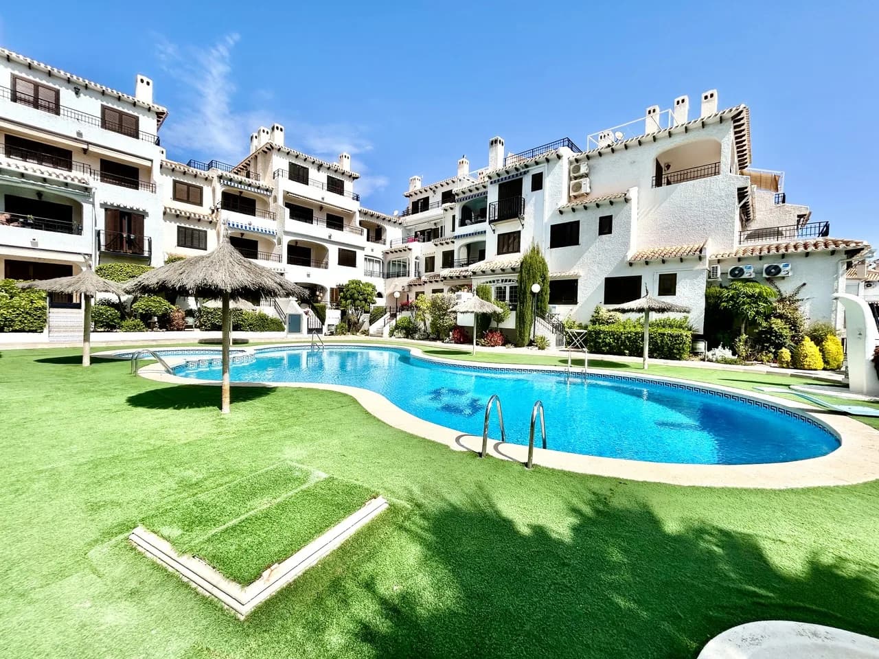Apartment de 2 dormitorios en venta en Cabo Roig, Alicante