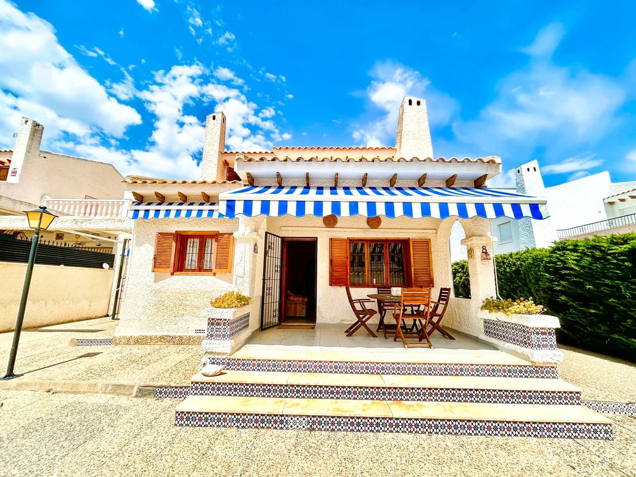 Villa de 3 dormitorios en venta en La Zenia, Alicante