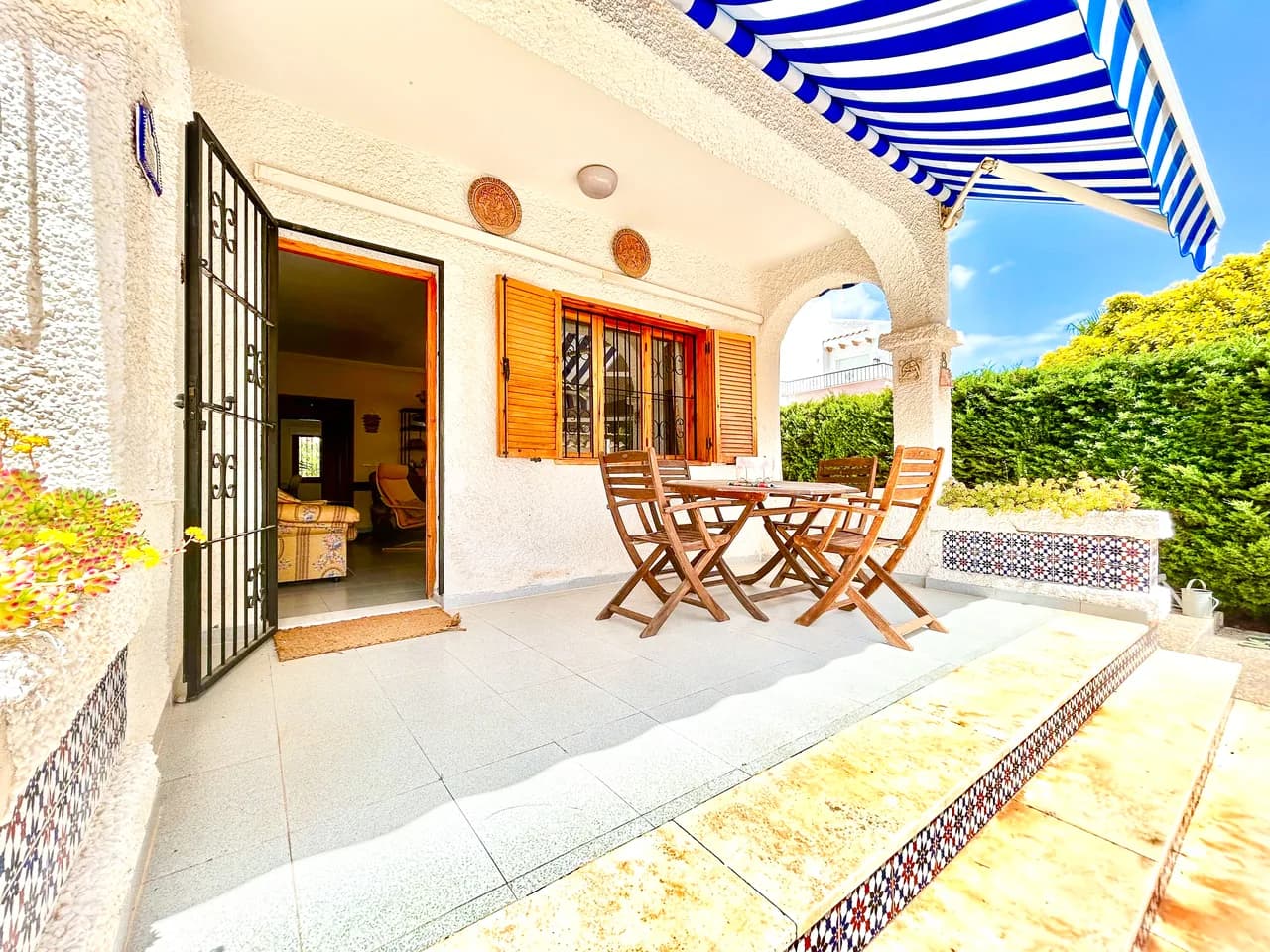 Villa de 3 dormitorios en venta en La Zenia, Alicante - Image 2