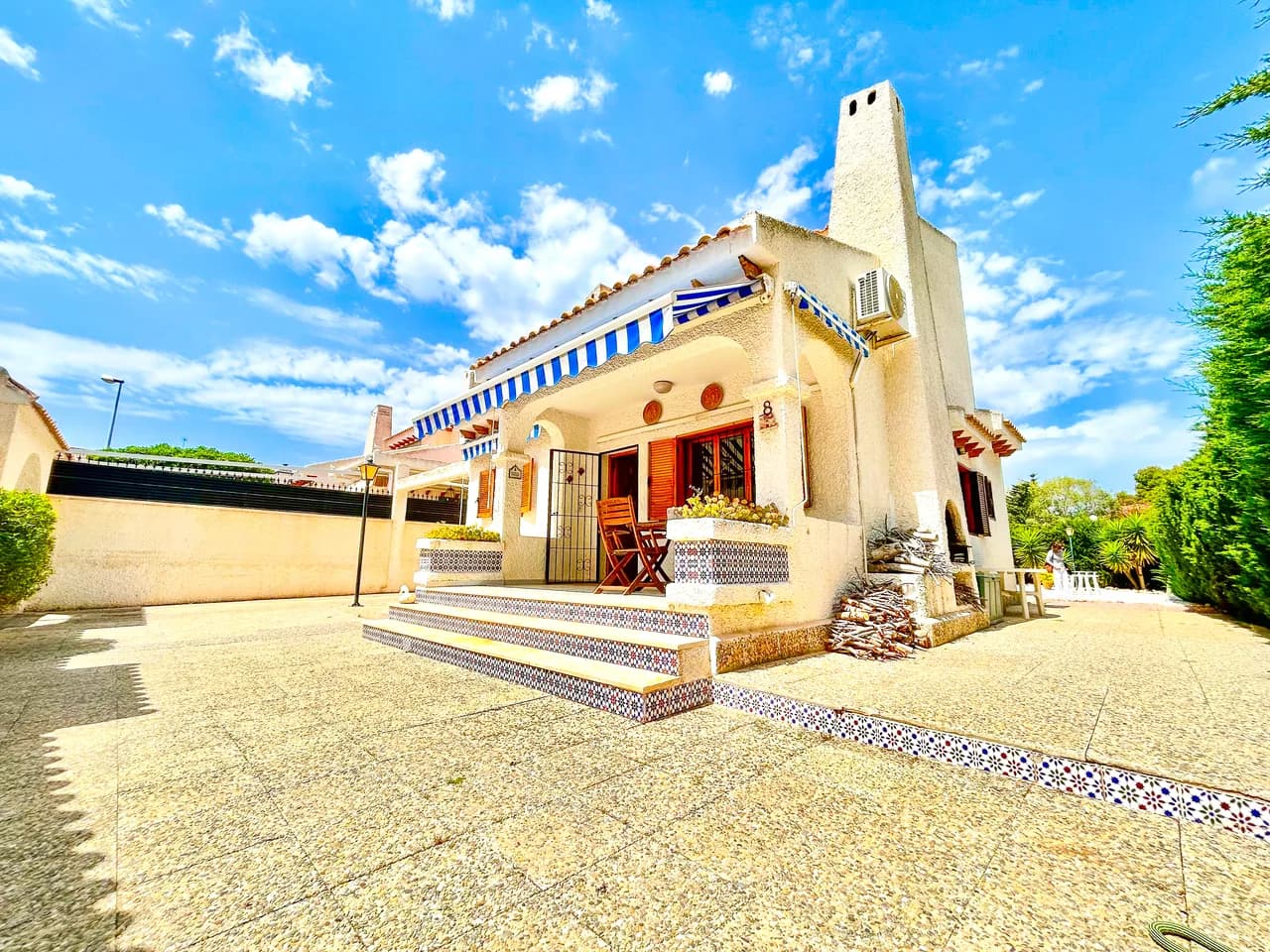 Villa de 3 dormitorios en venta en La Zenia, Alicante - Image 4