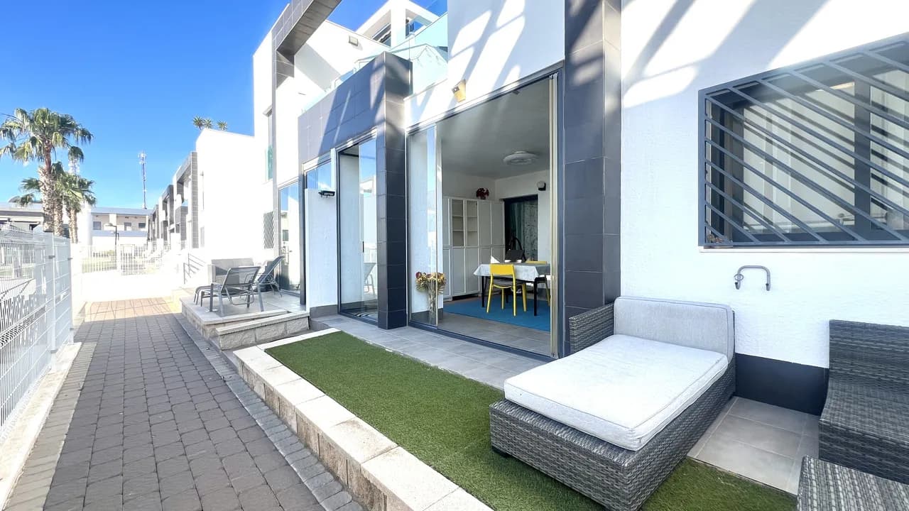 Apartment de 2 dormitorios en venta en La Zenia, Alicante