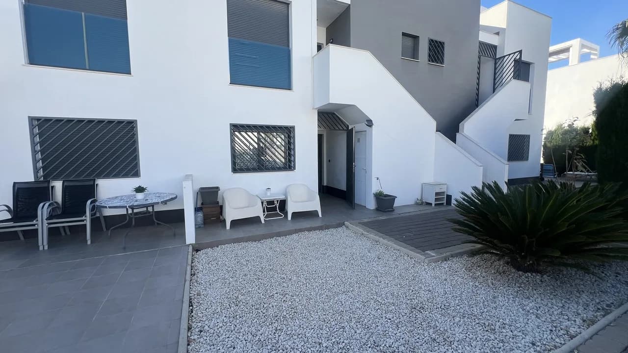 Apartment de 2 dormitorios en venta en La Zenia, Alicante - Image 4