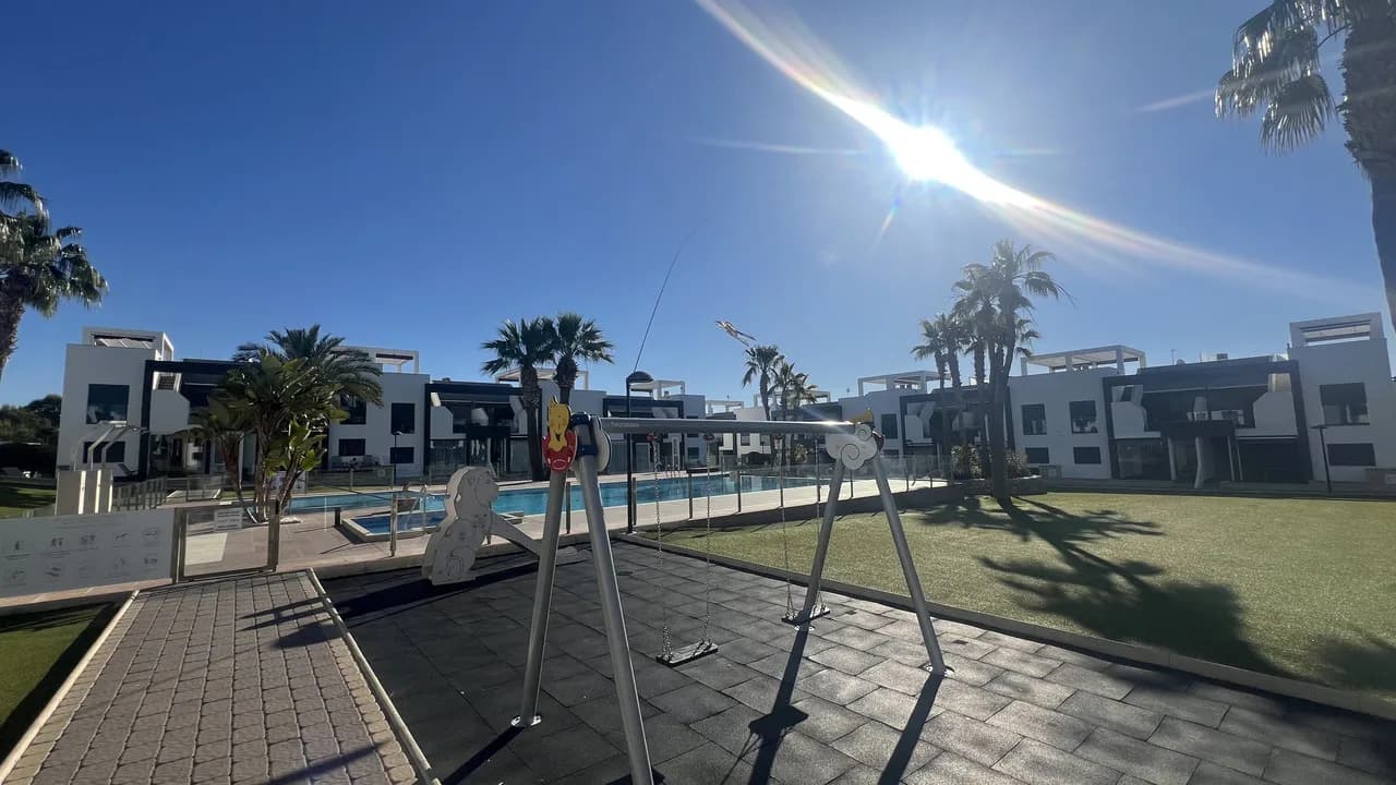 Apartment de 2 dormitorios en venta en La Zenia, Alicante - Image 8