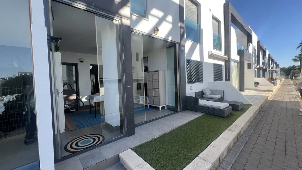 Apartment de 2 dormitorios en venta en La Zenia, Alicante - Image 9