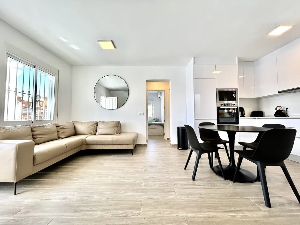 Villa de 5 dormitorios en venta en Villamartin, Alicante - Image 3