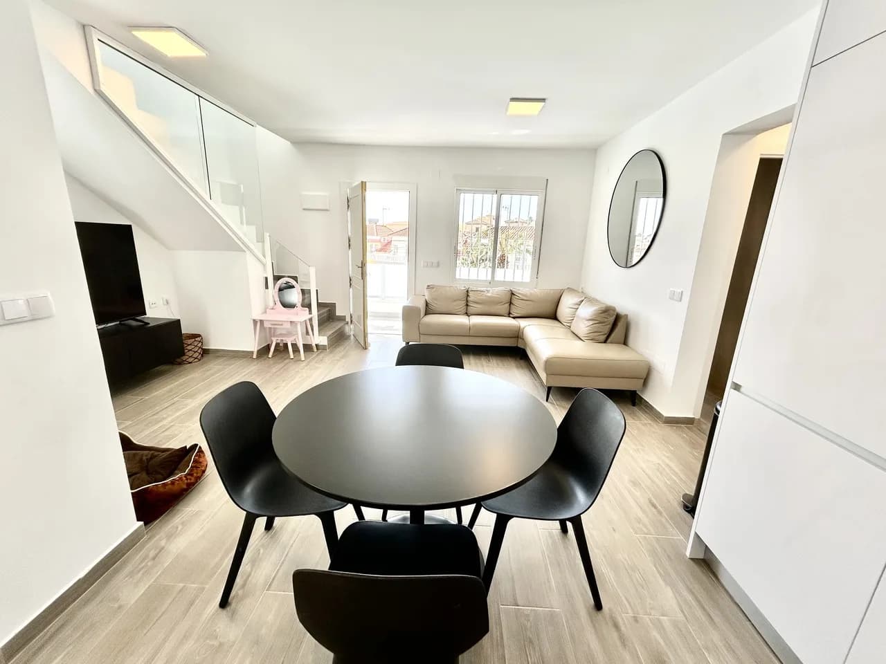 Villa de 5 dormitorios en venta en Villamartin, Alicante - Image 4