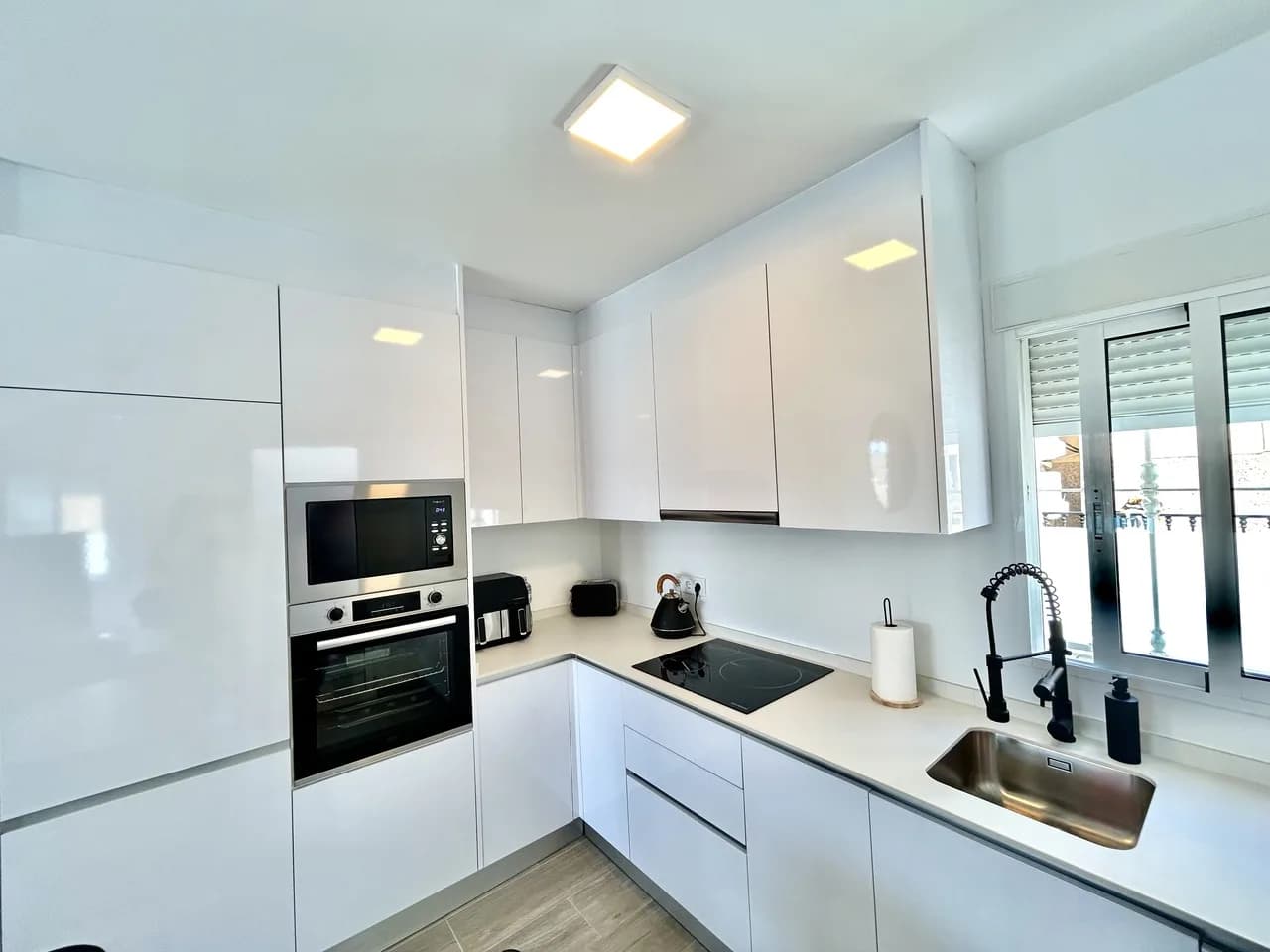 Villa de 5 dormitorios en venta en Villamartin, Alicante - Image 8