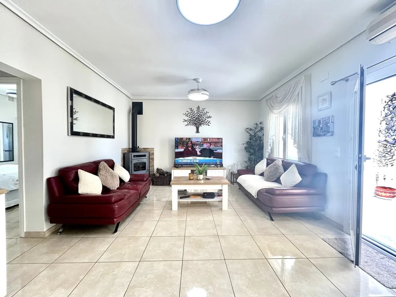 Villa de 2 dormitorios en venta en Villamartin, Alicante - Image 5