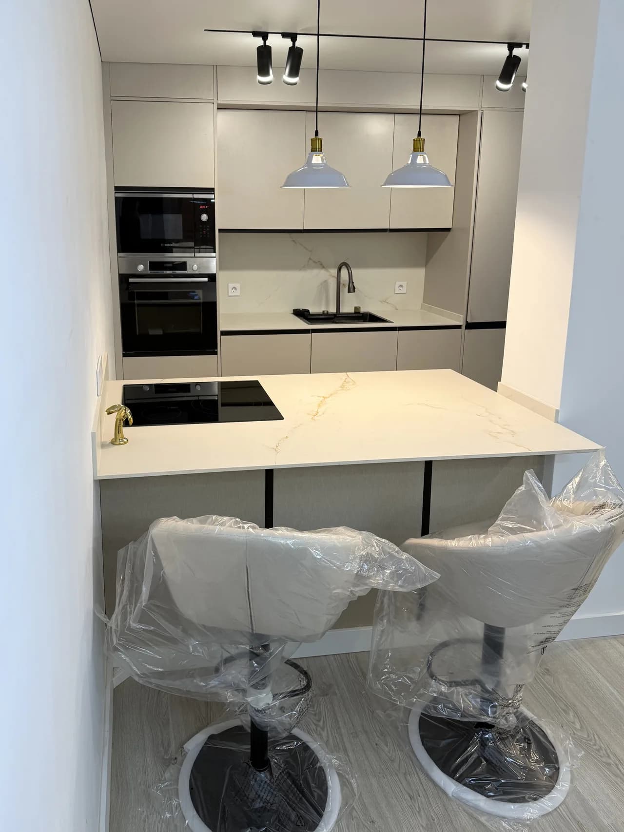 Apartment de 2 dormitorios en venta en Torrevieja, Alicante - Image 2
