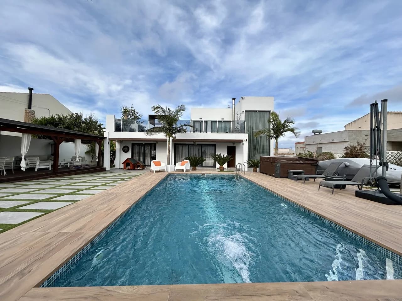 Villa de 3 dormitorios en venta en Los Balcones, Alicante - Image 3
