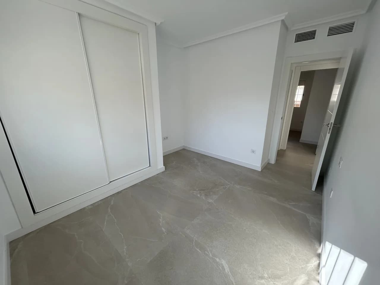 Apartment de 2 dormitorios en venta en Pilar de la Horadada, Alicante - Image 8