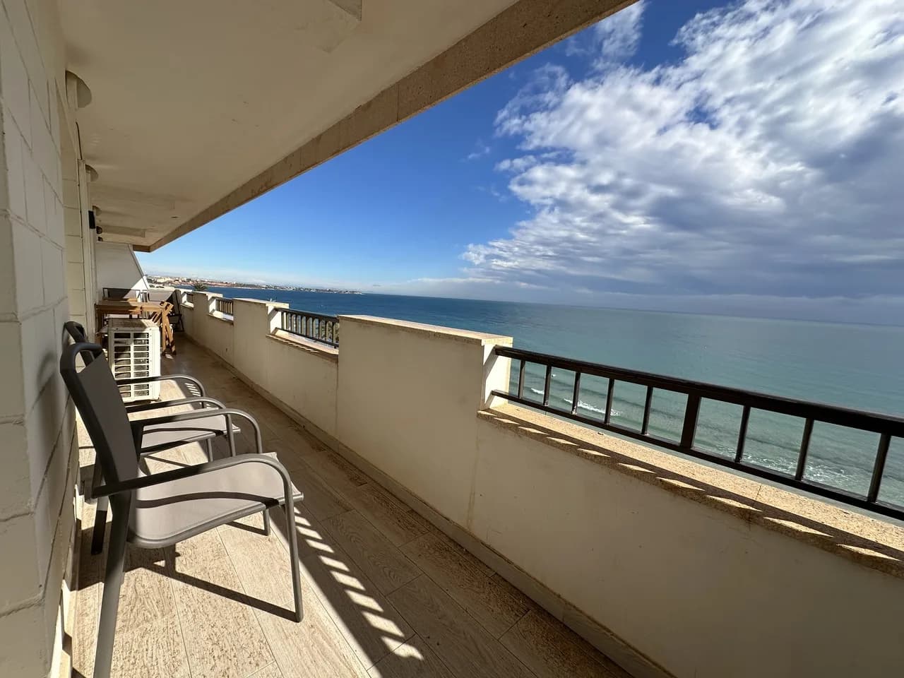 Apartment de 3 dormitorios en venta en Mil Palmeras, Alicante - Image 2