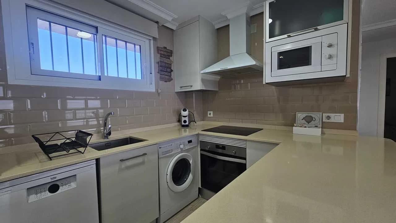Apartment de 3 dormitorios en venta en Mil Palmeras, Alicante - Image 7
