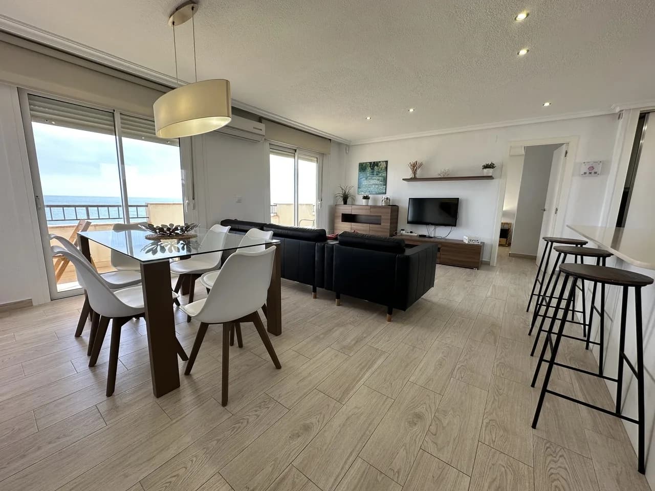 Apartment de 3 dormitorios en venta en Mil Palmeras, Alicante - Image 9