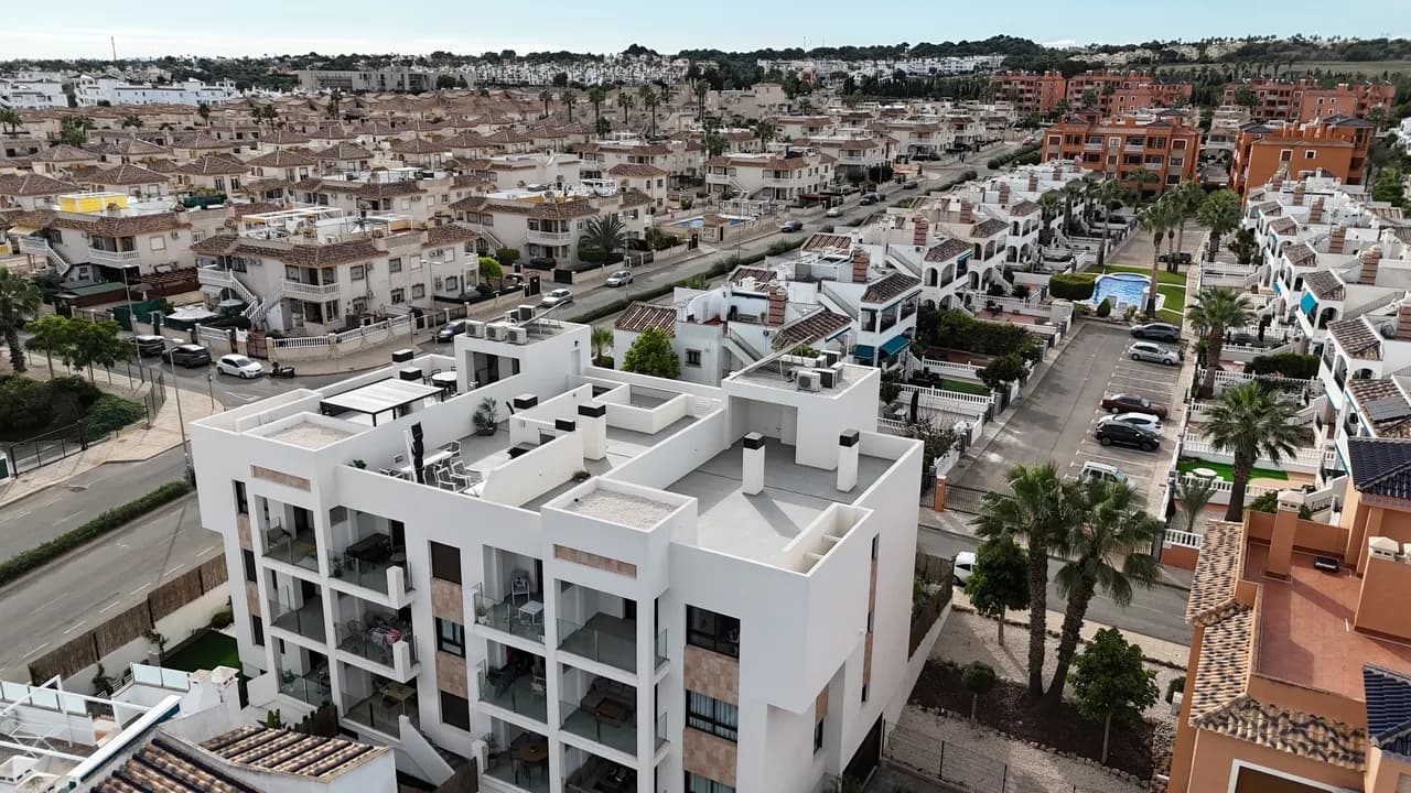 Villa de 2 dormitorios en venta en Villamartin, Alicante