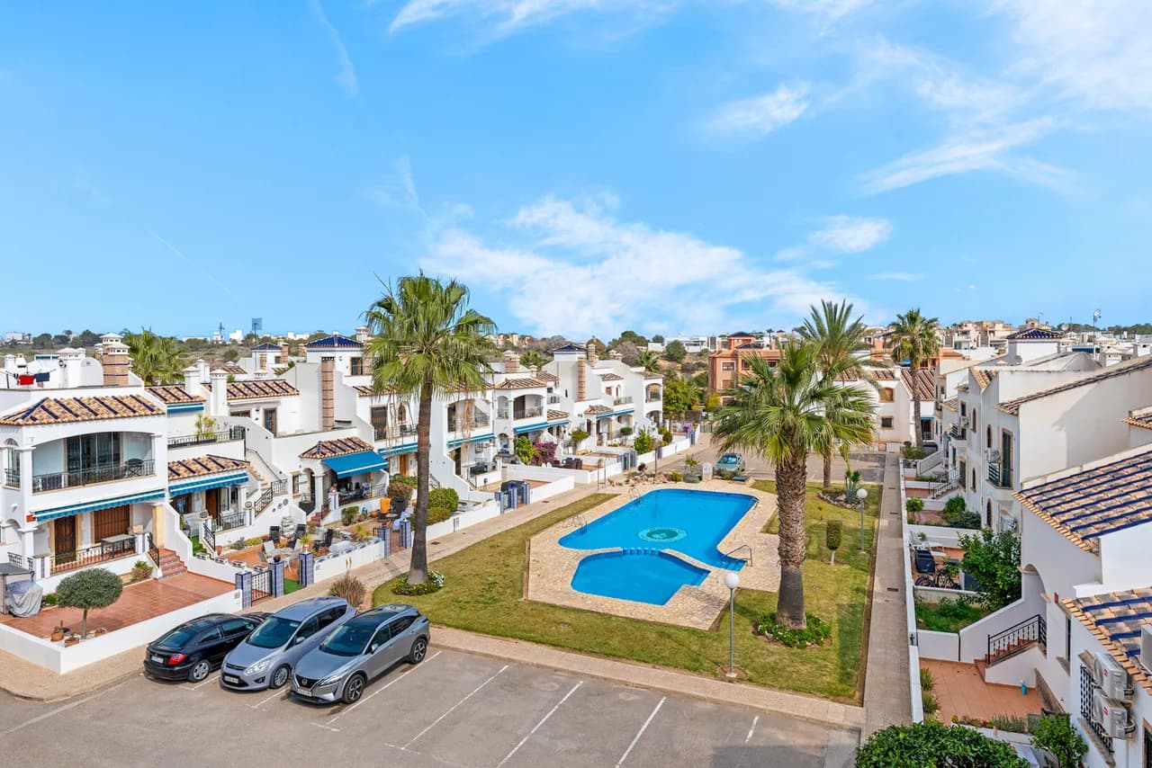 Villa de 2 dormitorios en venta en Villamartin, Alicante - Image 6