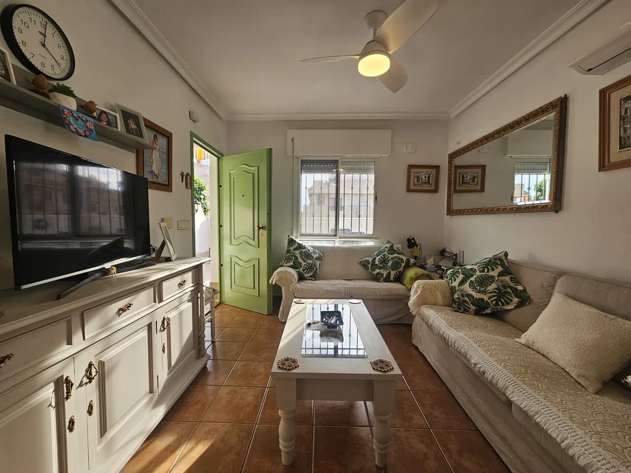 Bungalow de 3 dormitorios en venta en La Zenia, Alicante - Image 5