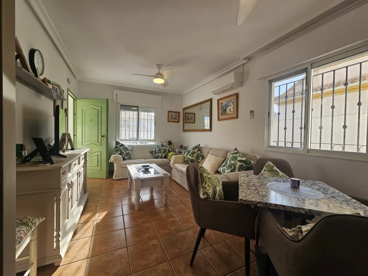 Bungalow de 3 dormitorios en venta en La Zenia, Alicante - Image 8