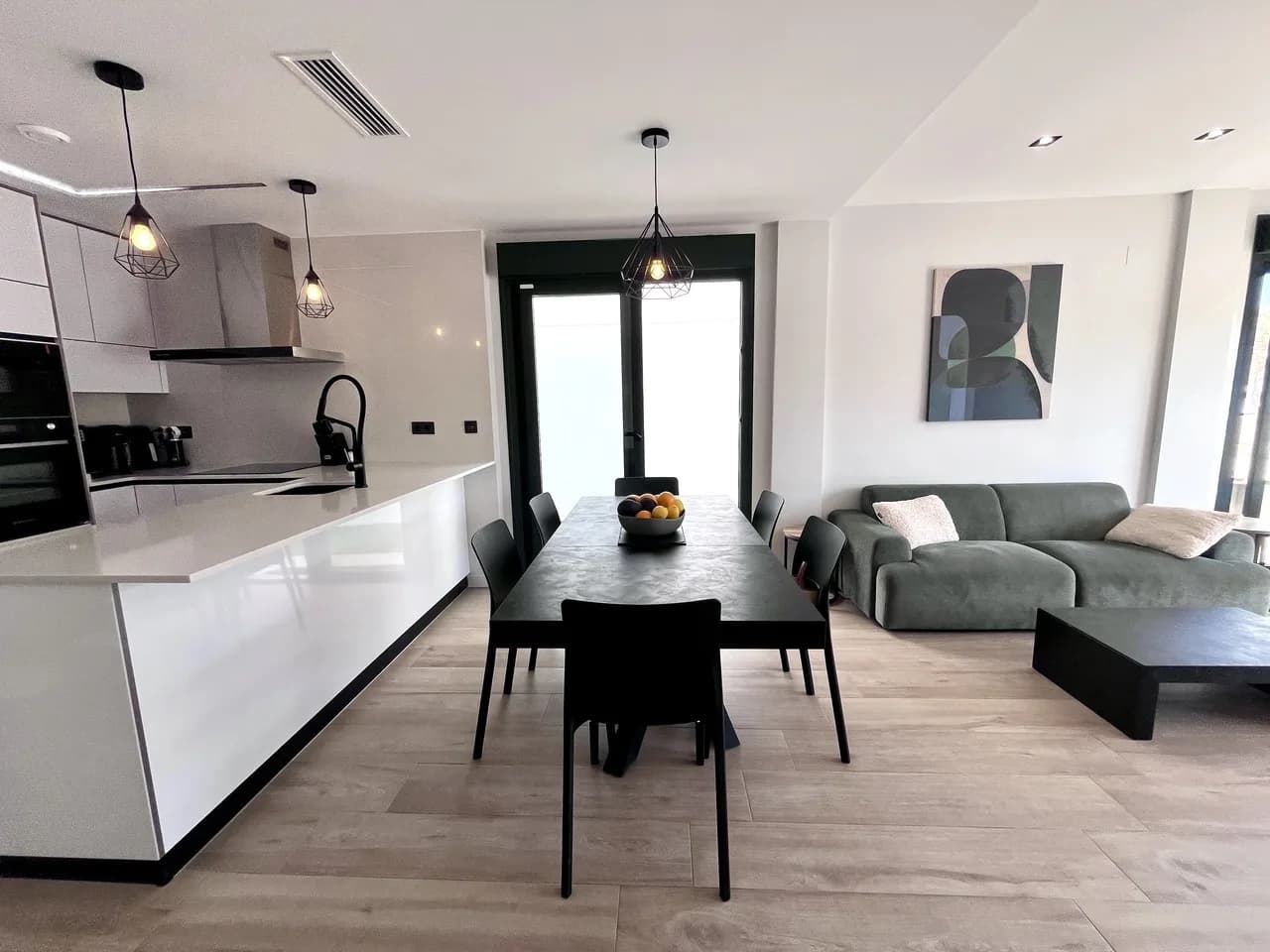 Villa de 4 dormitorios en venta en Punta Prima, Alicante - Image 7
