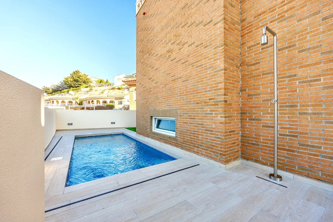 Villa de 4 dormitorios en venta en Cuidad Quesada, Alicante - Image 4
