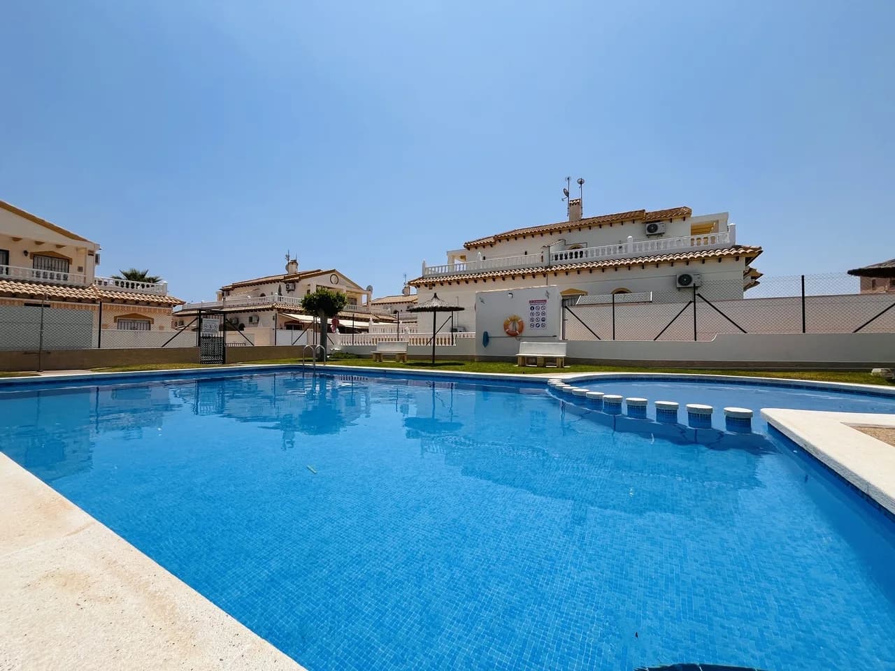 Townhouse de 3 dormitorios en venta en Los Altos, Alicante - Image 2
