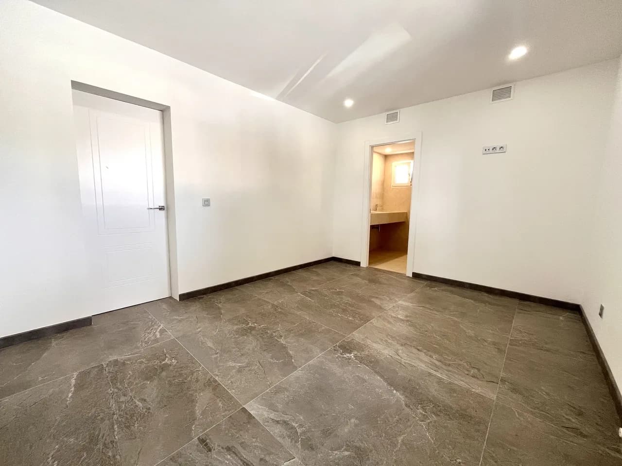 Villa de 6 dormitorios en venta en Los Balcones, Alicante - Image 9