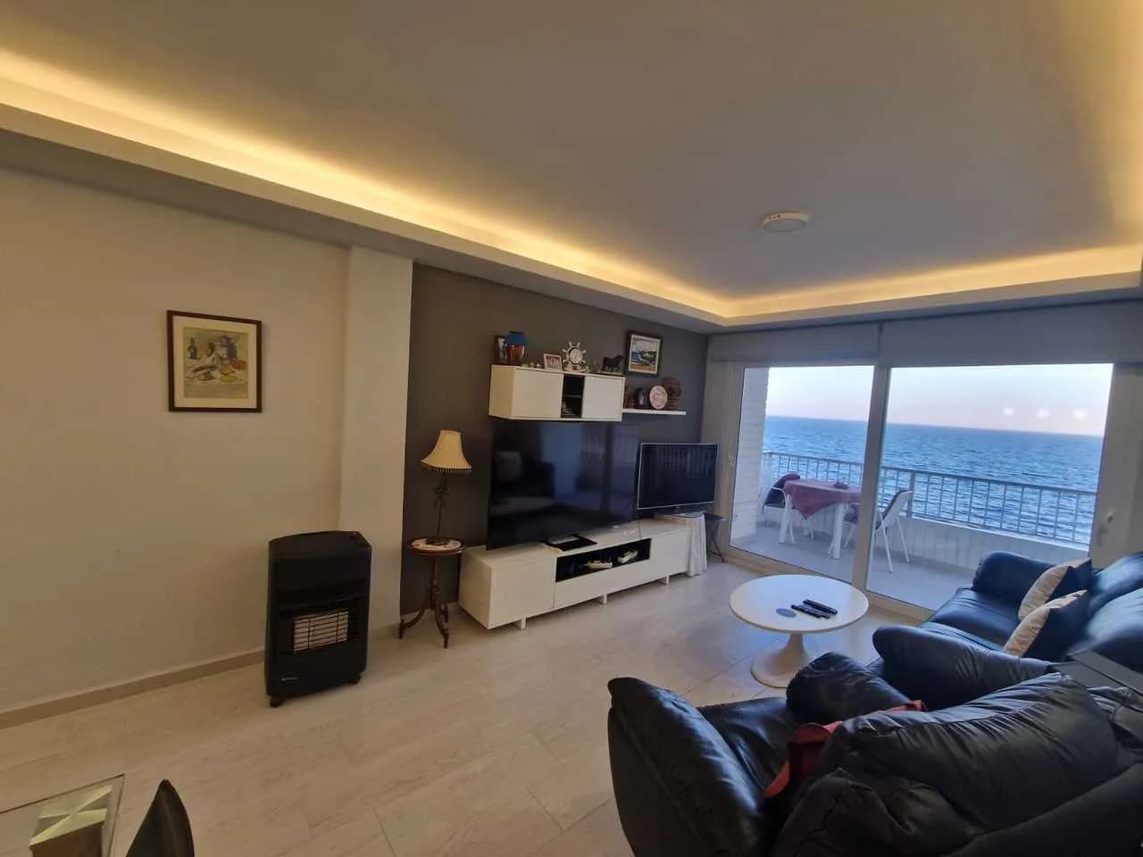 Apartment de 3 dormitorios en venta en Torrevieja, Alicante - Image 3