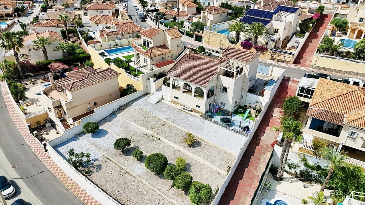 Villa de 5 dormitorios en venta en San Miguel de Salinas, Alicante - Image 2