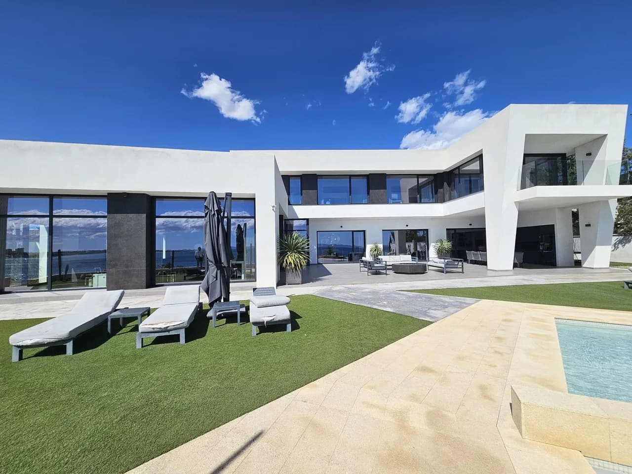 Villa de 5 dormitorios en venta en Cabo Roig, Alicante - Image 5