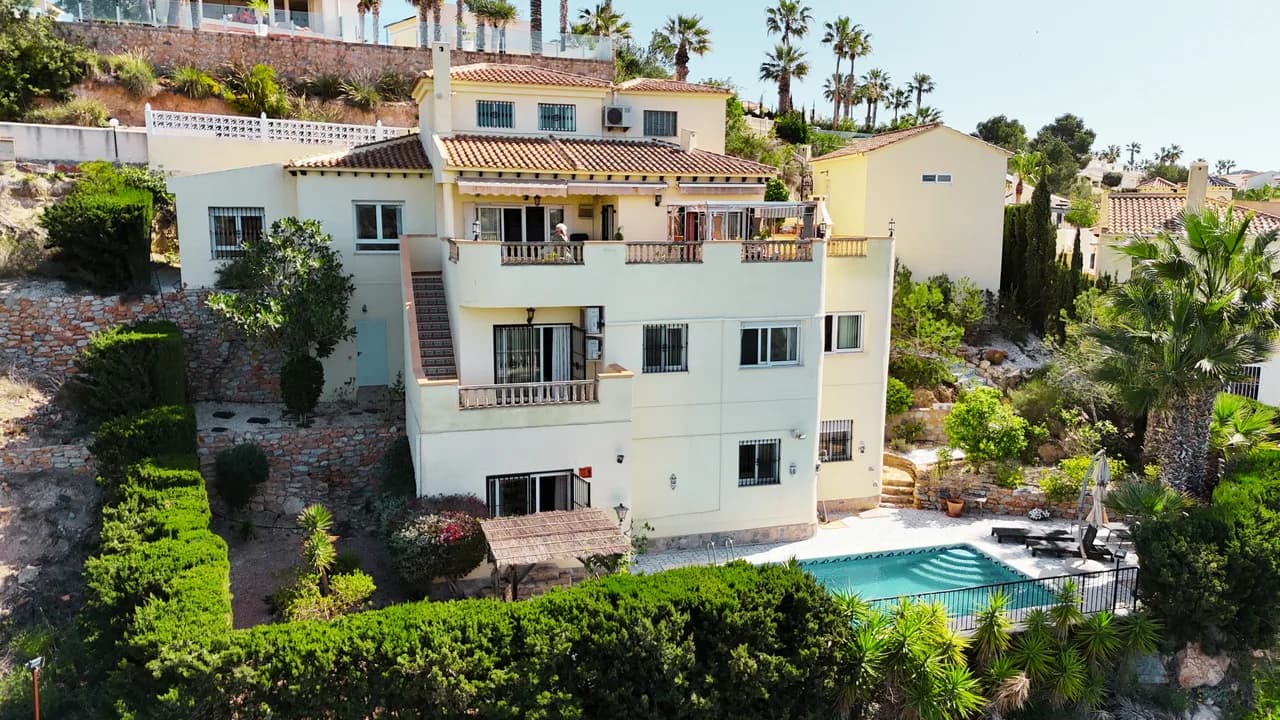 Villa de 5 dormitorios en venta en Las Ramblas, Alicante - Image 2