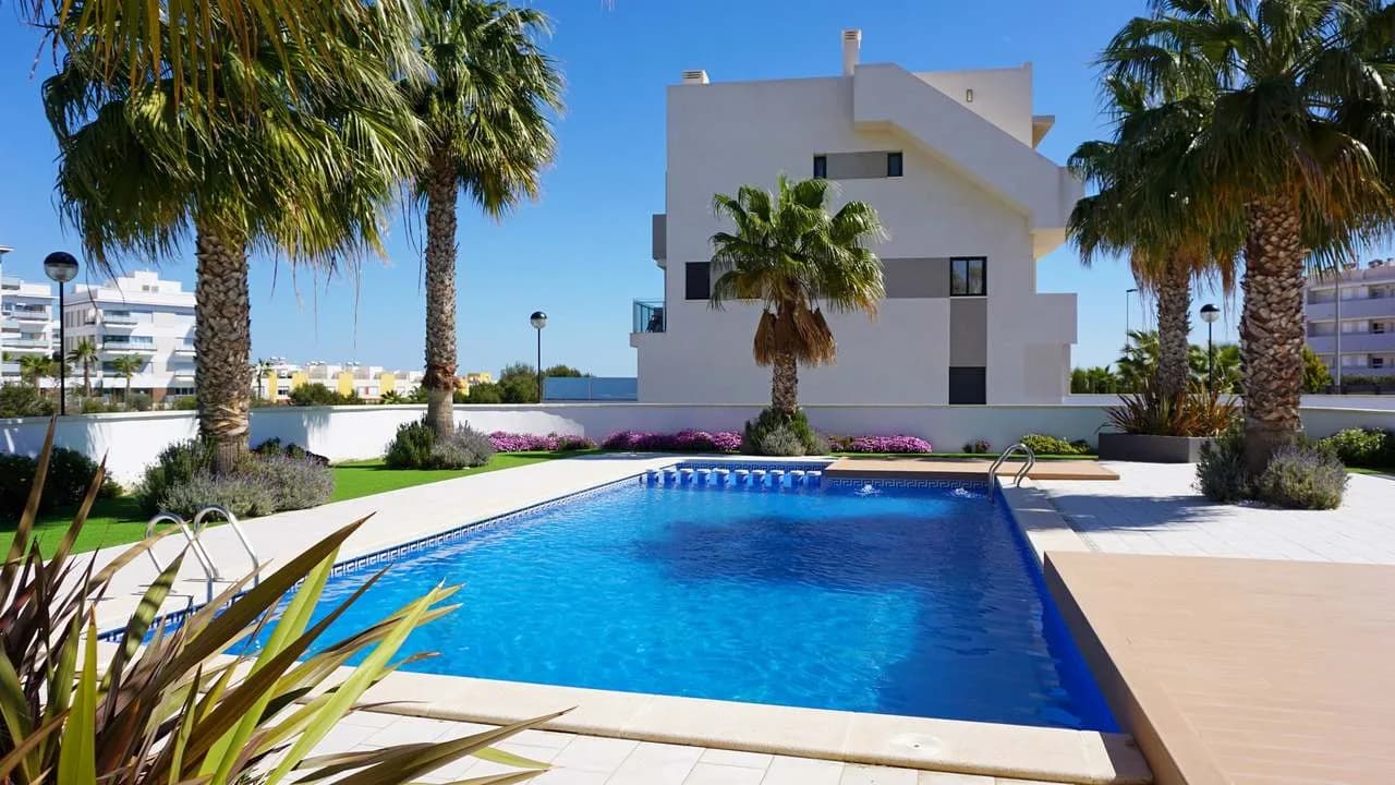 Villa de 3 dormitorios en venta en Los Dolses, Alicante - Image 2