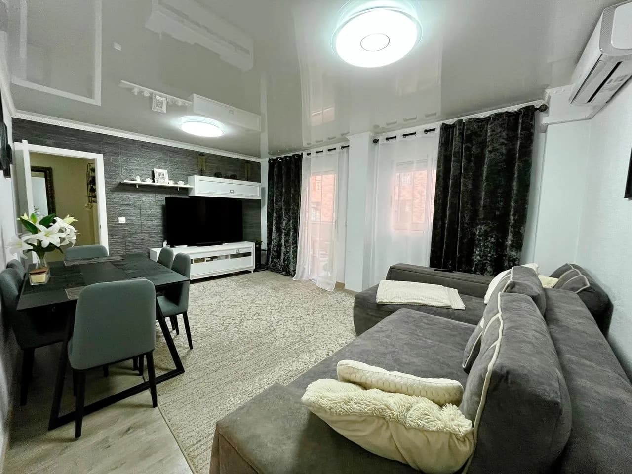 Apartment de 4 dormitorios en venta en Torrevieja, Alicante - Image 2