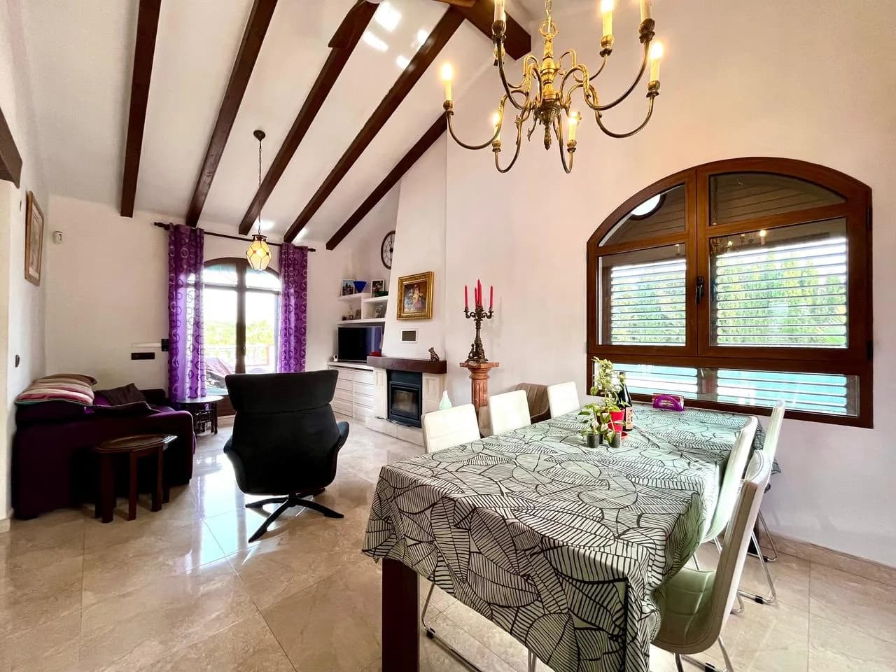 Villa de 4 dormitorios en venta en Villamartin, Alicante - Image 8