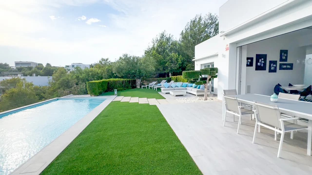 Villa de 3 dormitorios en venta en Las Colinas Golf Resort, Alicante - Image 4