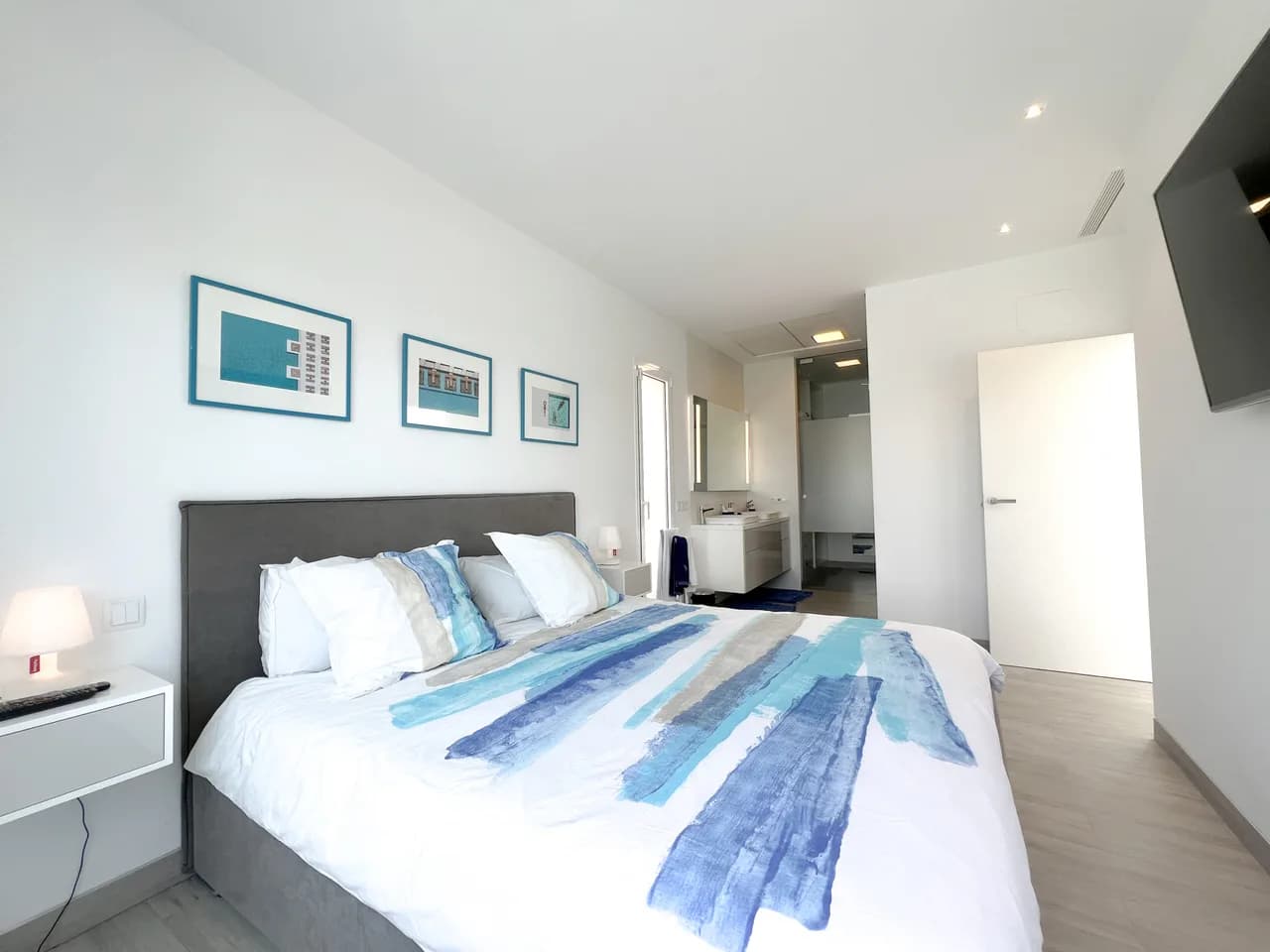 Villa de 3 dormitorios en venta en Las Colinas Golf Resort, Alicante - Image 5