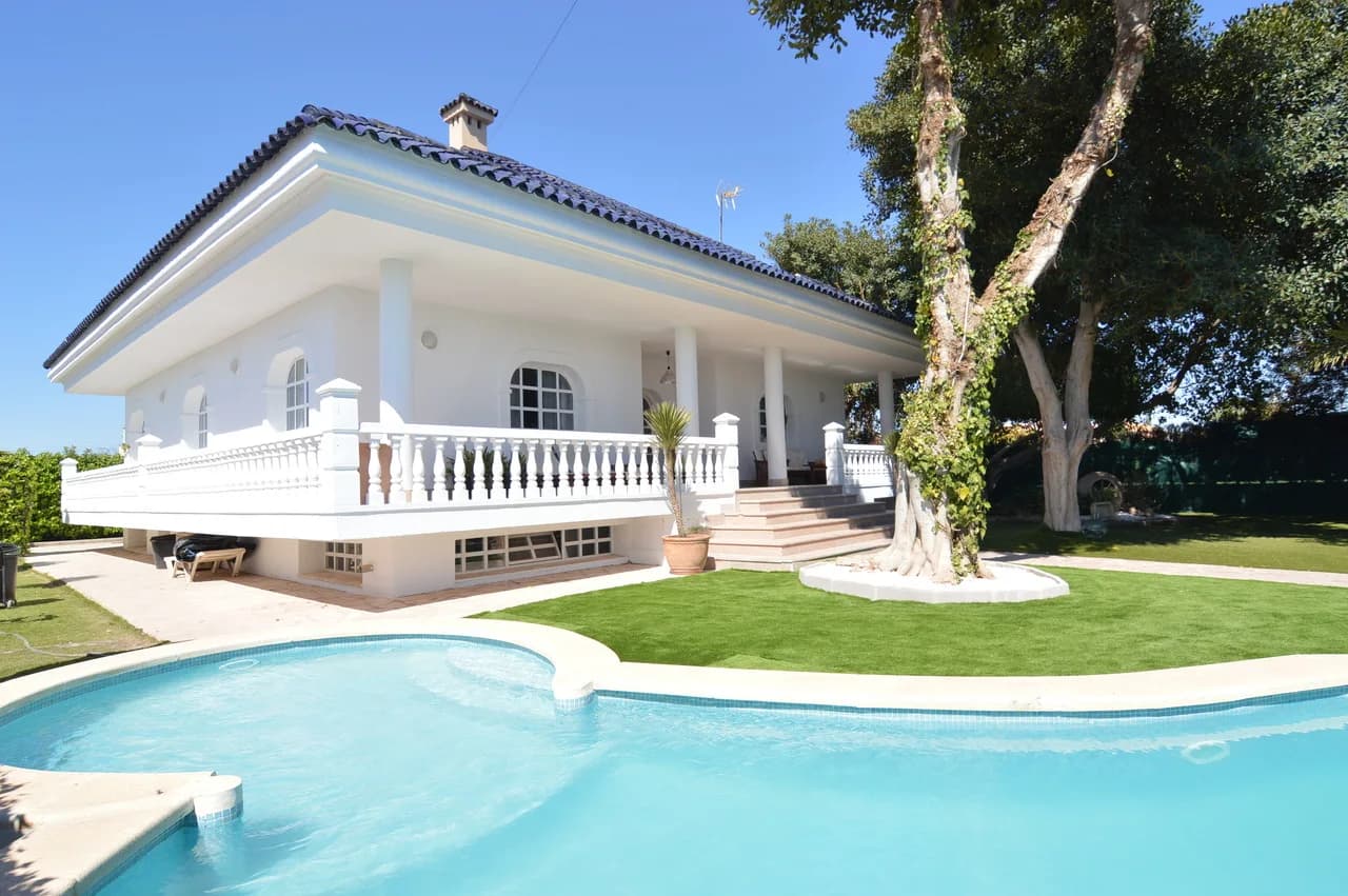 Villa de 4 dormitorios en venta en Torrevieja, Alicante
