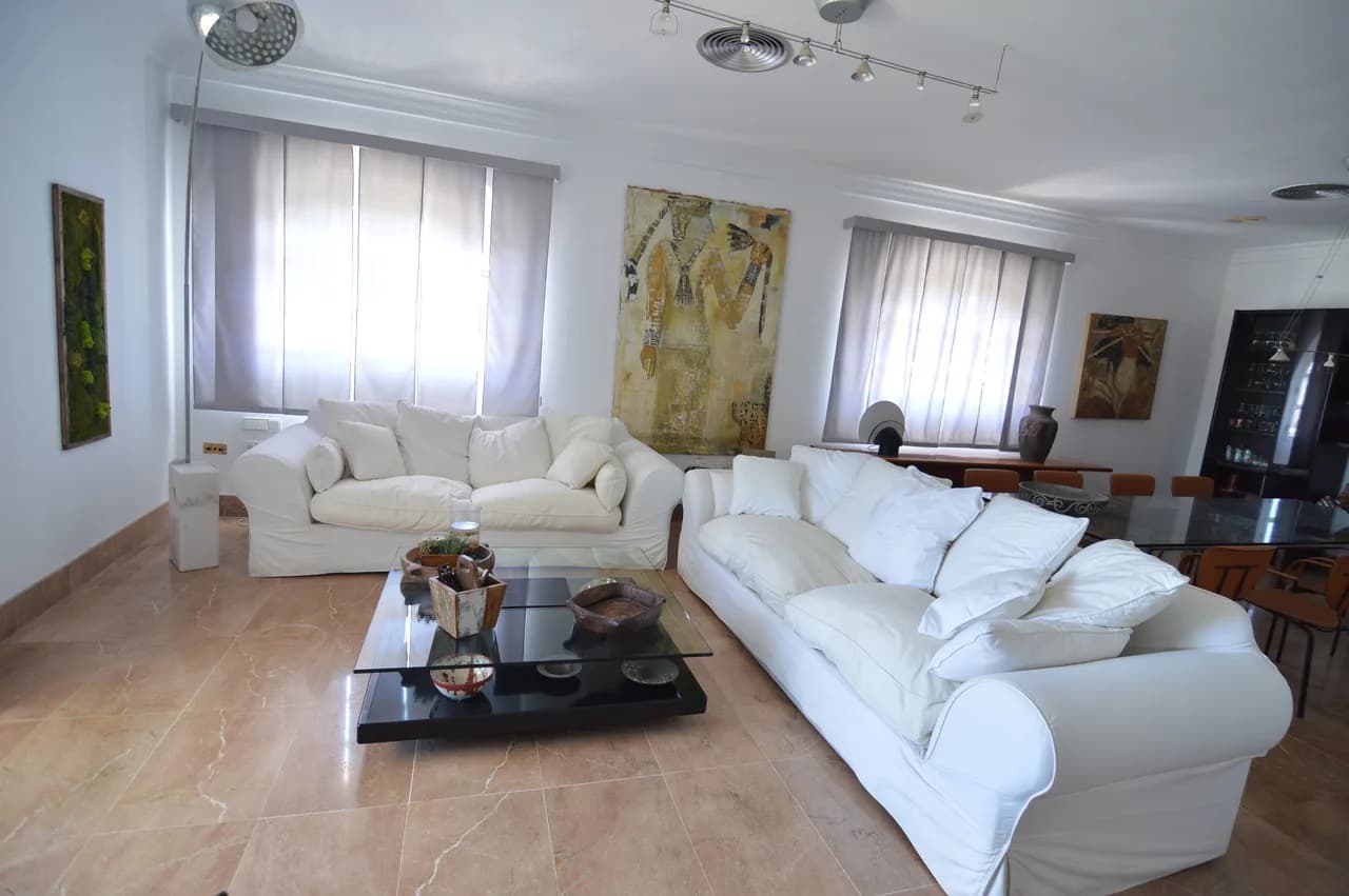 Villa de 4 dormitorios en venta en Torrevieja, Alicante - Image 8