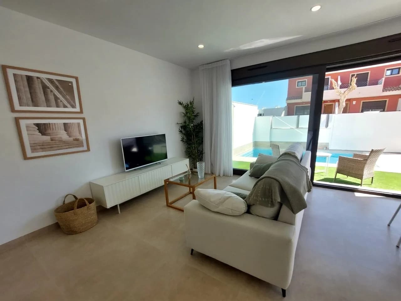 Villa de 3 dormitorios en venta en San Pedro del Pinatar, Murcia - Image 3